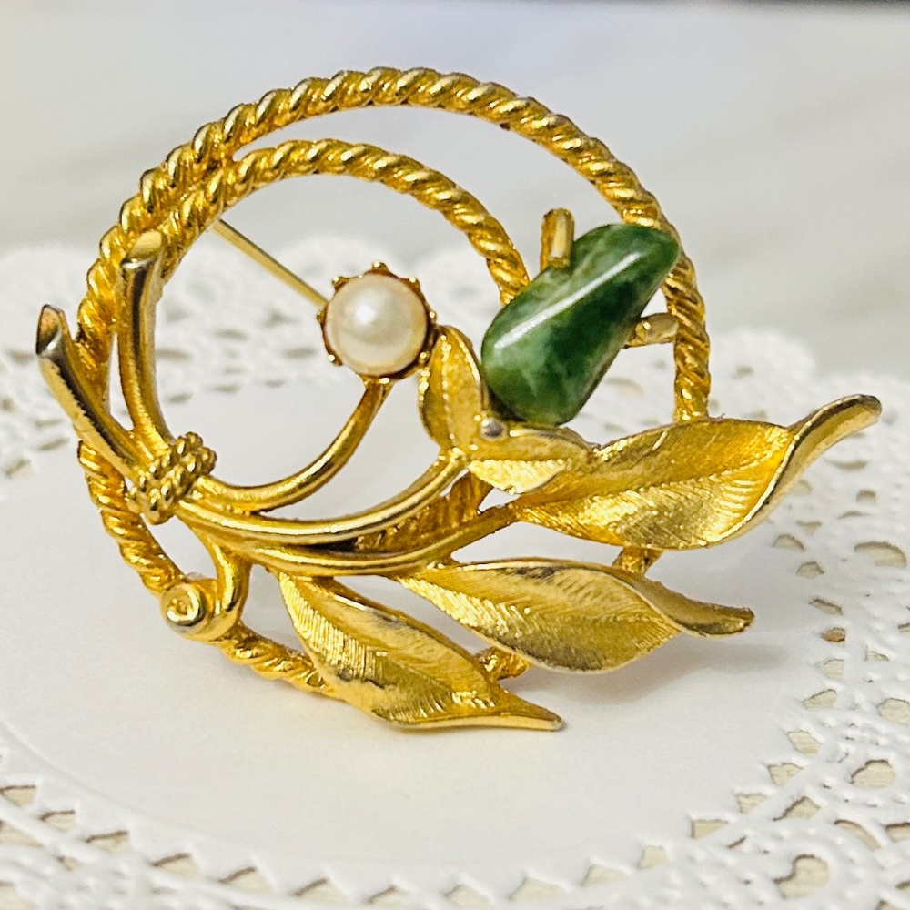 Vintage Sarah Coventry 1966 Jade and Pearl Gold Tone Floral and Leaf Brooch.